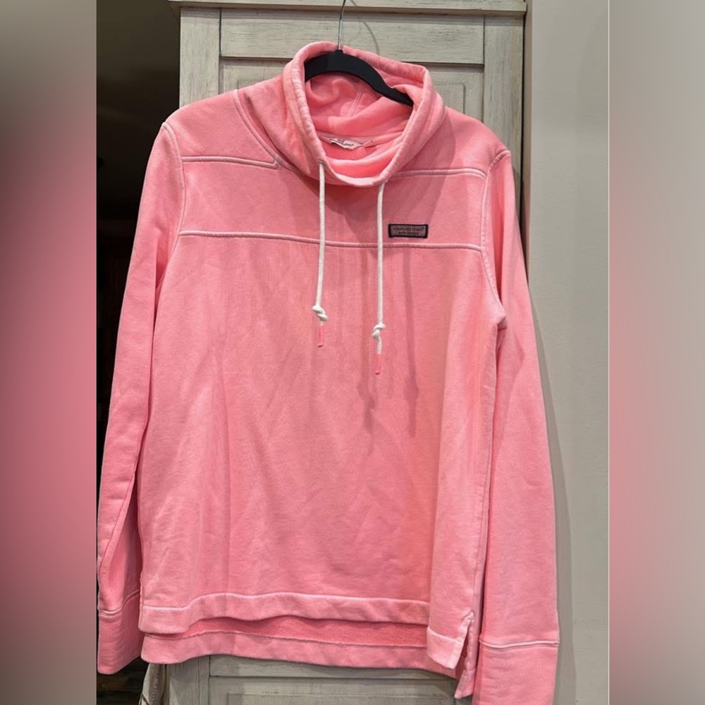Vineyard Vines Ladies Size Medium Sweatshirt. Great previous owned condition.